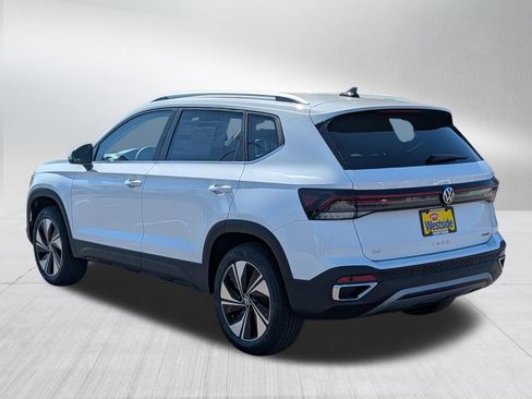 New 2026 Volkswagen Taos SE AWD/4WD image 2