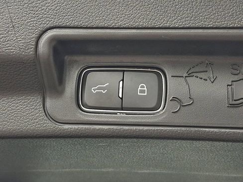 Used 2022 Ford Explorer XLT w/ Equipment Group 202A AWD/4WD image 29