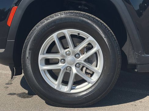 Used 2023 Jeep Grand Cherokee L Laredo AWD/4WD image 12