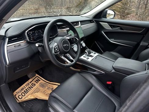 Used 2023 Jaguar F-PACE image 11