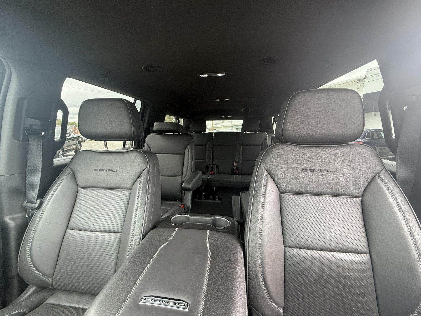 Used 2025 GMC Yukon XL Denali AWD/4WD image 11