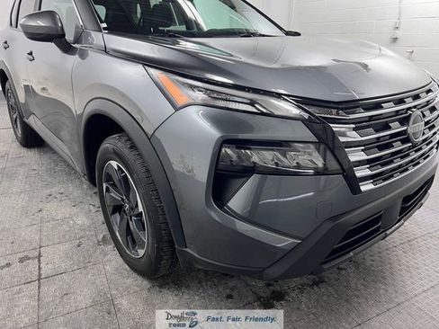 Used 2025 Nissan Rogue SV image 8