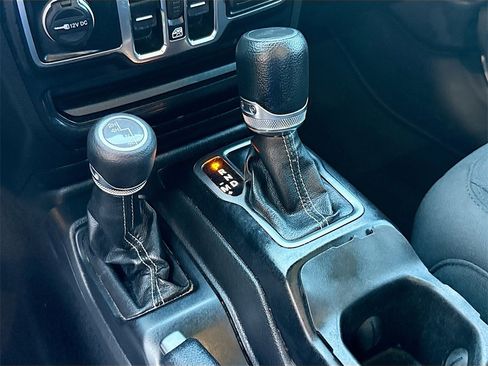 Used 2023 Jeep Gladiator Overland image 18