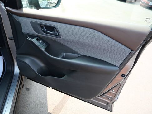 Used 2023 Nissan Rogue S AWD/4WD image 31