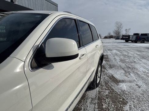 Used 2011 Jeep Grand Cherokee Laredo image 6