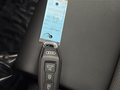 Used 2025 Audi Q5 Premium Plus w/ Premium Plus AWD/4WD image 37