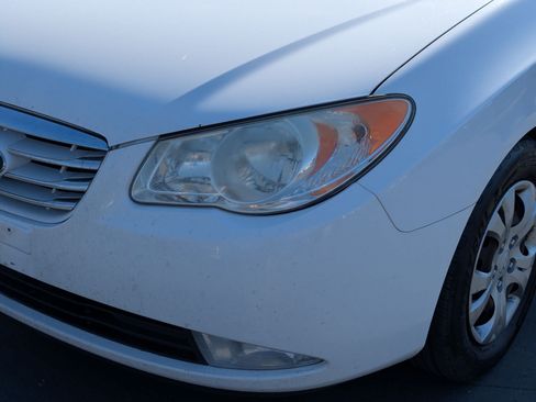 Used 2010 Hyundai Elantra GLS FWD image 12