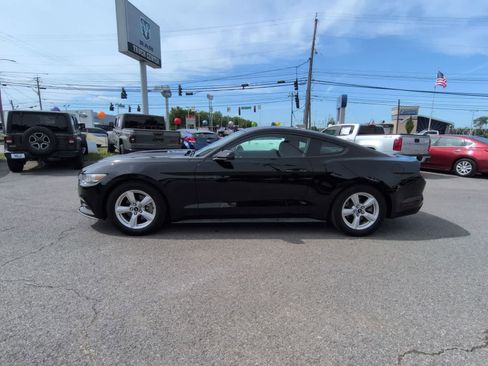 Used 2017 Ford Mustang Coupe RWD image 5