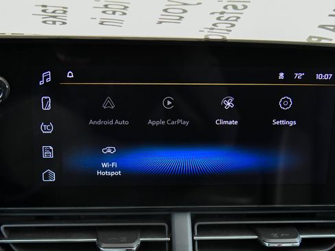 Used 2025 Chevrolet Trax LT w/ LT Convenience Package image 18