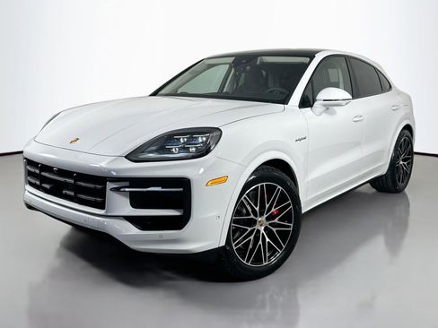 Certified 2025 Porsche Cayenne S image 1