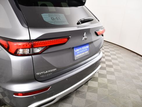 Used 2024 Mitsubishi Outlander AWD image 15