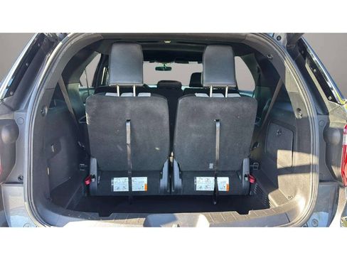 Used 2017 Ford Explorer XLT w/ Equipment Group 202A AWD/4WD image 9