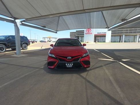 Used 2023 Toyota Camry SE FWD image 3