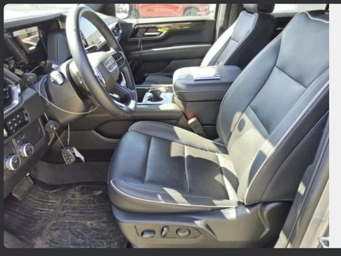 Used 2025 GMC Yukon Elevation RWD image 10