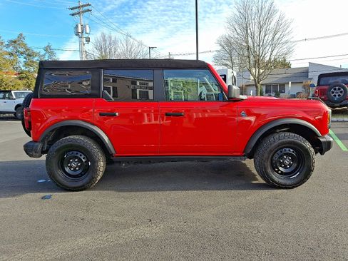 Used 2023 Ford Bronco Black Diamond image 4