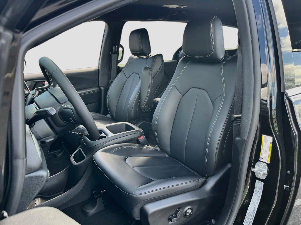 New 2026 Chrysler Voyager LX FWD image 20