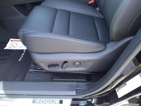 Certified 2024 Nissan Rogue SL FWD image 7