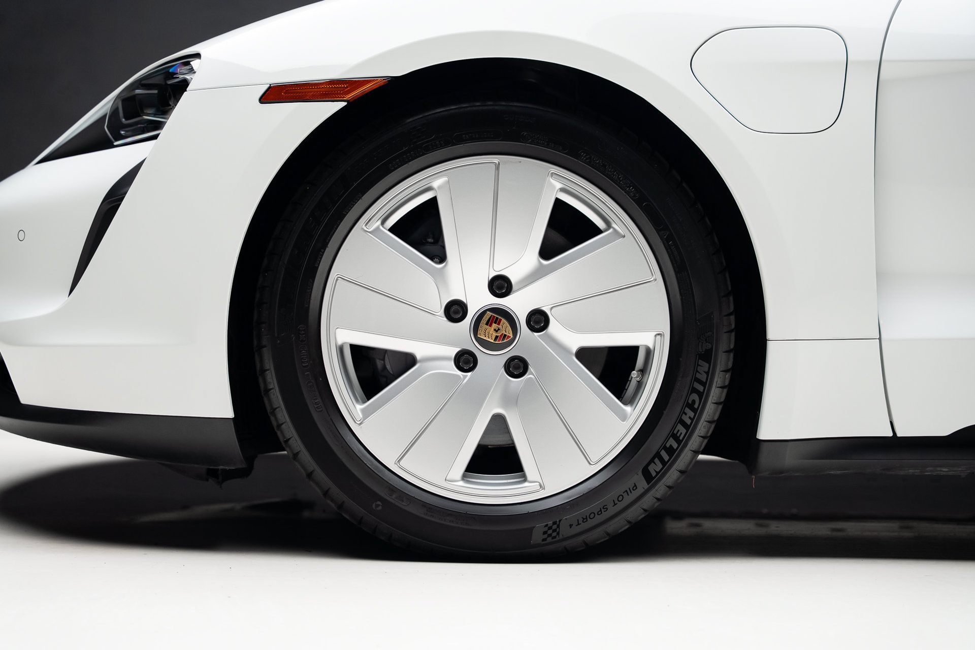 Used 2022 Porsche Taycan RWD image 19