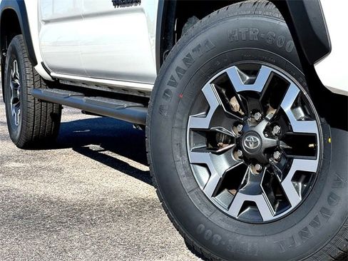 Used 2023 Toyota Tacoma TRD Off-Road image 2