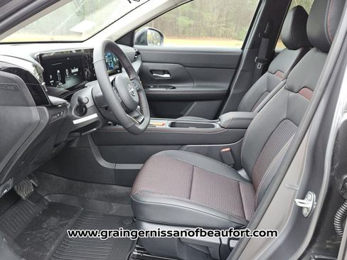 New 2026 Nissan Kicks SR image 3