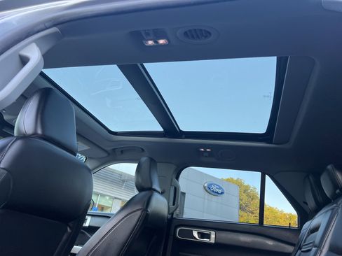 Used 2022 Ford Explorer XLT w/ Equipment Group 202A image 19