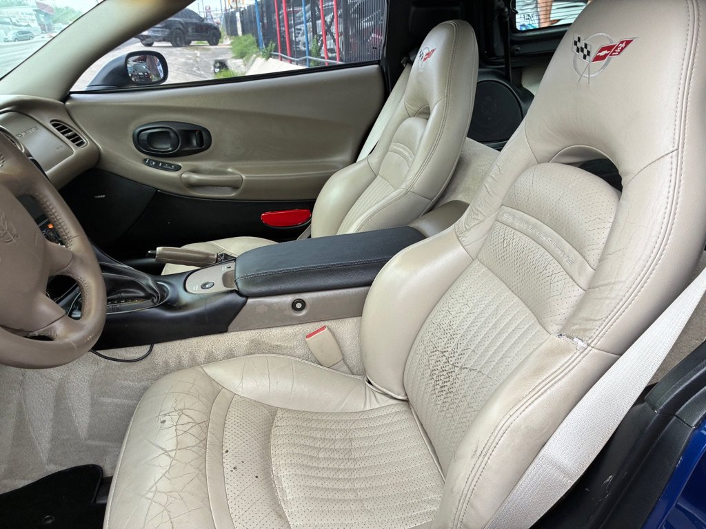 Used 2004 Chevrolet Corvette Coupe w/ Preferred Equipment Group RWD image 19