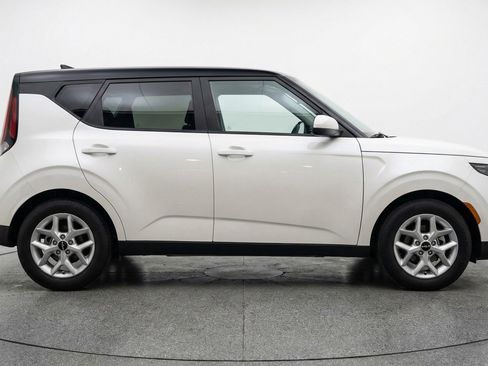 Used 2025 Kia Soul LX w/ LX Technology Package image 11