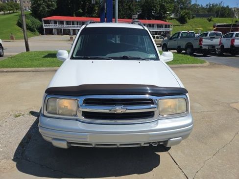 Used 2001 Chevrolet Tracker LT AWD/4WD image 8