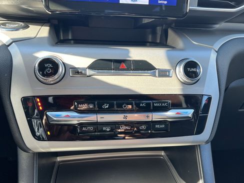 Used 2022 Ford Explorer XLT w/ Equipment Group 202A image 20