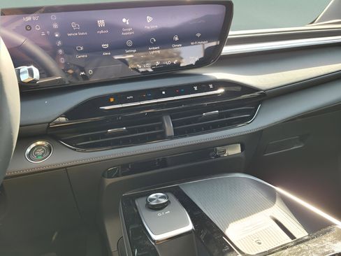 New 2025 Buick Enclave Sport Touring w/ Power Package image 33