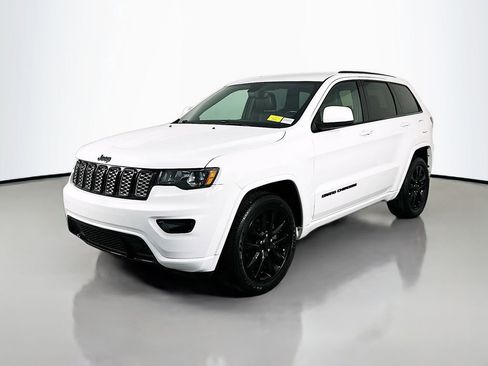Used 2019 Jeep Grand Cherokee Altitude RWD image 3