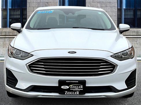 Certified 2019 Ford Fusion SE image 3