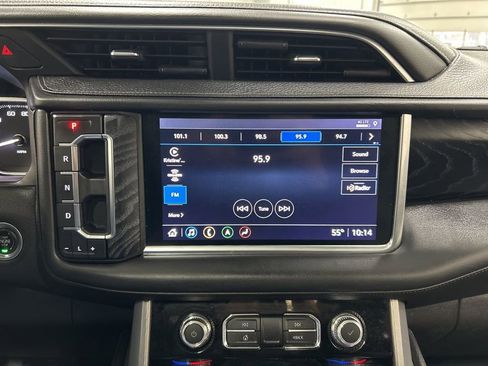 Used 2021 GMC Yukon XL Denali w/ Denali Premium Package image 21