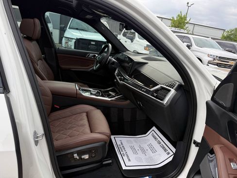 Used 2024 BMW X7 xDrive40i w/ M Sport Package AWD/4WD image 10