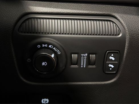 Used 2024 Jeep Wagoneer L Series II w/ Flexible Seating Group AWD/4WD image 22