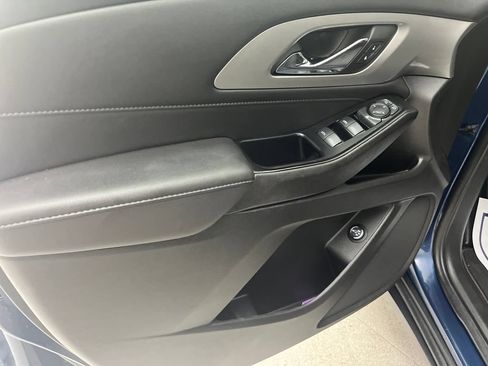 Used 2023 Chevrolet Traverse LT FWD image 11