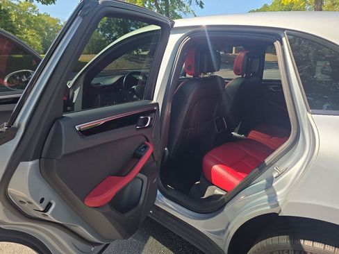 Used 2019 Porsche Macan S AWD/4WD image 16