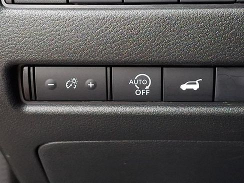 Used 2025 Nissan Rogue SV FWD image 24