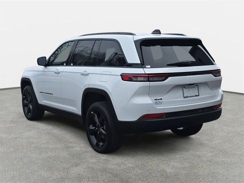 New 2025 Jeep Grand Cherokee Laredo image 7