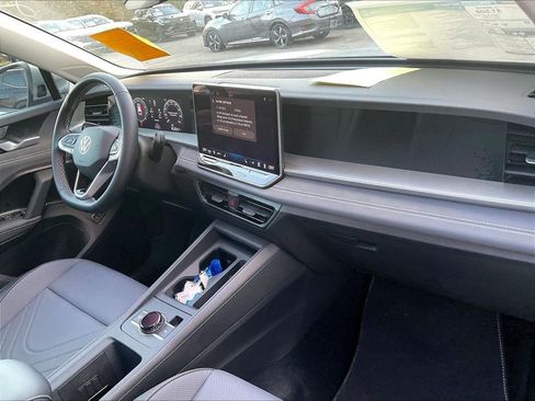 New 2026 Volkswagen Tiguan SE AWD/4WD image 9