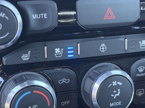 Used 2024 RAM 1500 Laramie image 22