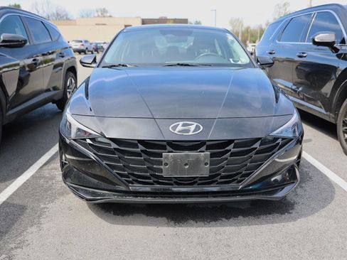 Used 2022 Hyundai Elantra SEL FWD image 2