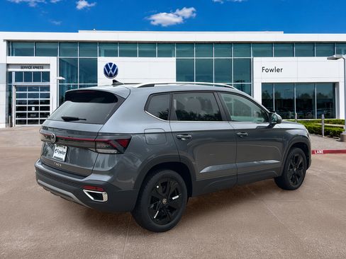 New 2026 Volkswagen Taos SE FWD image 7