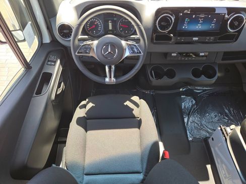 New 2025 Mercedes-Benz Sprinter 2500 image 18