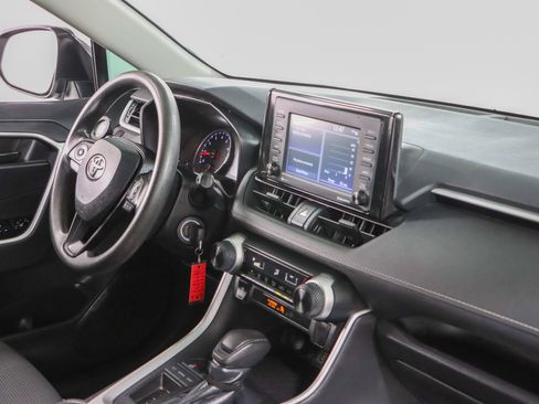 Used 2020 Toyota RAV4 LE FWD image 25