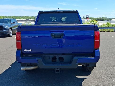 Used 2025 Toyota Tacoma SR5 AWD/4WD image 5