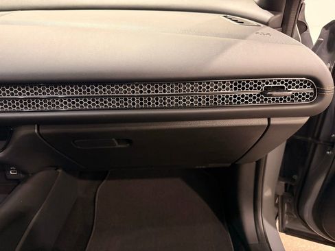 Used 2025 Honda HR-V Sport image 25