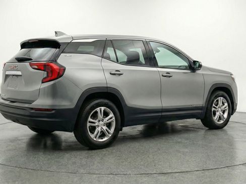 Used 2024 GMC Terrain SLE image 9