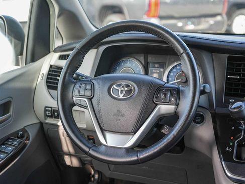 Used 2017 Toyota Sienna XLE w/ XLE Navigation Package FWD image 16