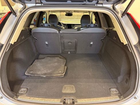 Used 2025 Volvo XC60 B5 Plus image 23